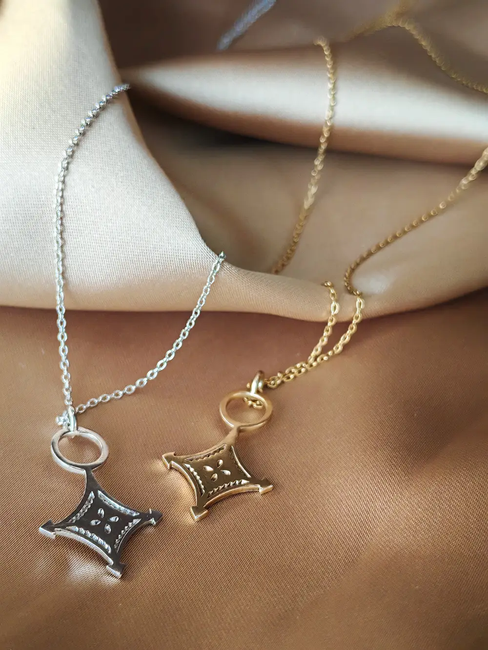 sahelia creations bijoux touareg artisanaux -collier sahelia creations inspiration ethnique touareg or argent (1)