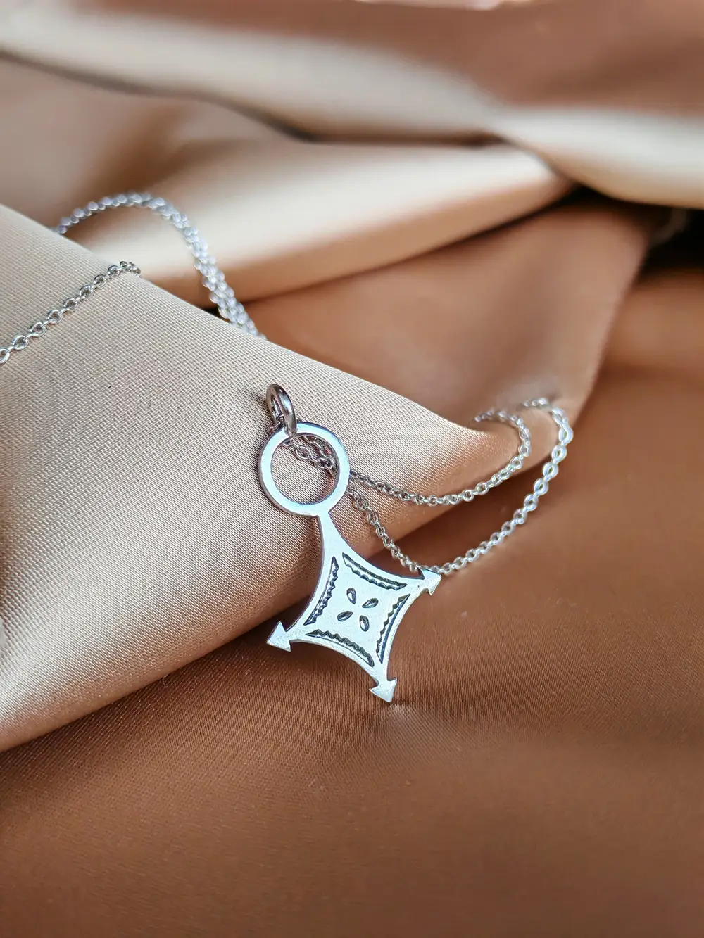 sahelia creations bijoux touareg artisanaux -collier sahelia creations inspiration ethnique touareg or argent (2)