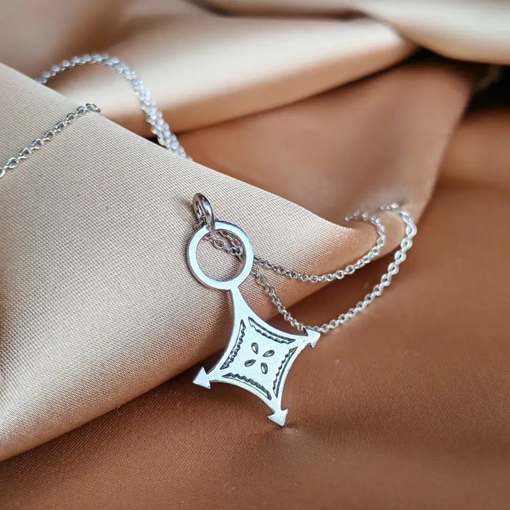 - Pendentif Sahelia et sa chaîne -